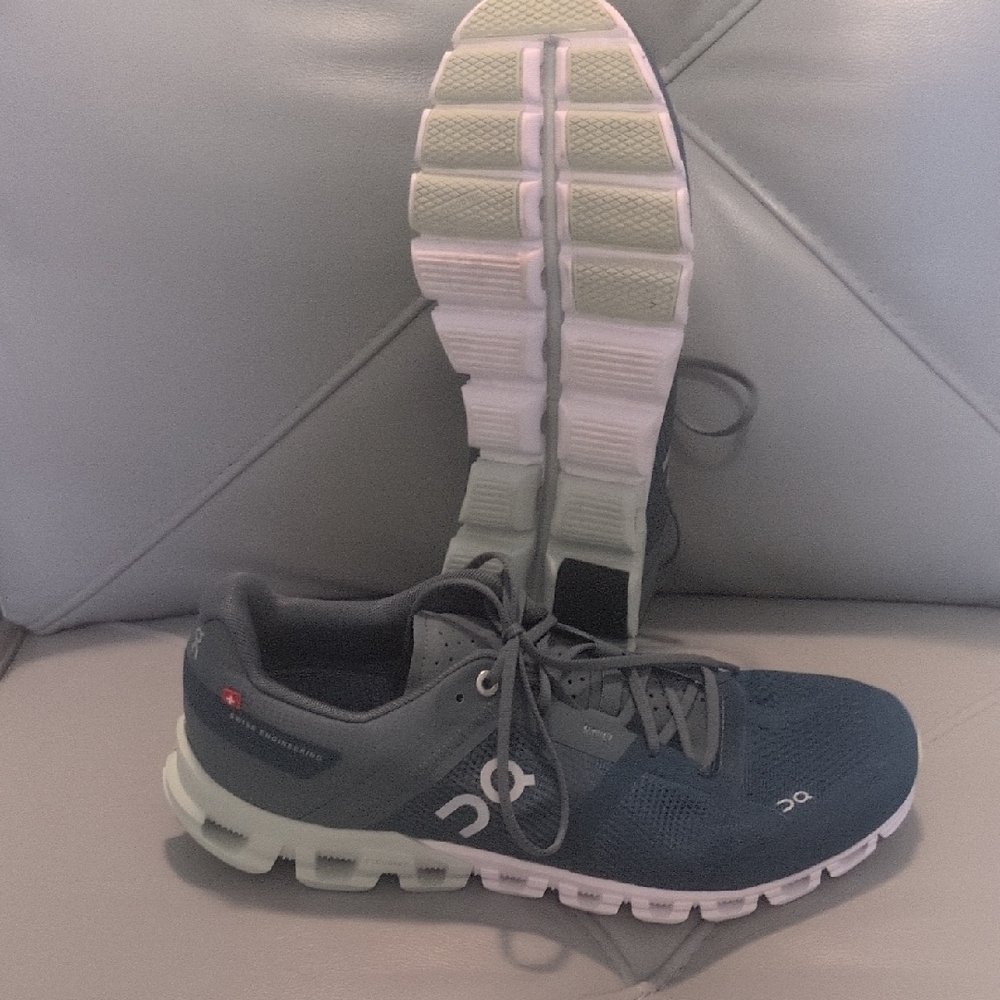 On Running Men's Navy and Gray Athletic Shoes